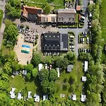 Superb Holiday Home On A Mini Campsite, 400 Meters From The Beach